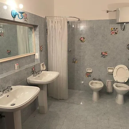 Villa Cuti Senior * Castro (Lecce)